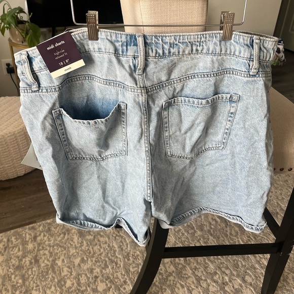 NWT Target Ava & Viv High Rise Relaxed Fit Midi Jean Plus Size Shorts, 18 - Picture 5 of 6